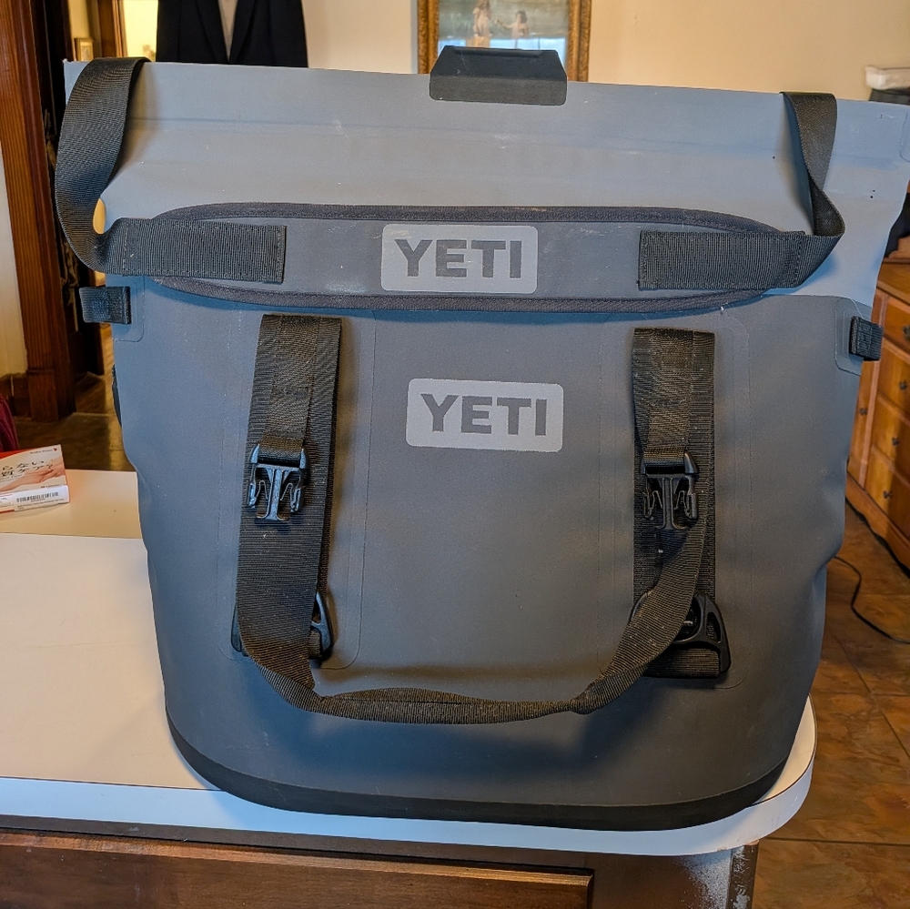 YETI Hopper M30 Portable Soft Sided Cooler With Loading Stick